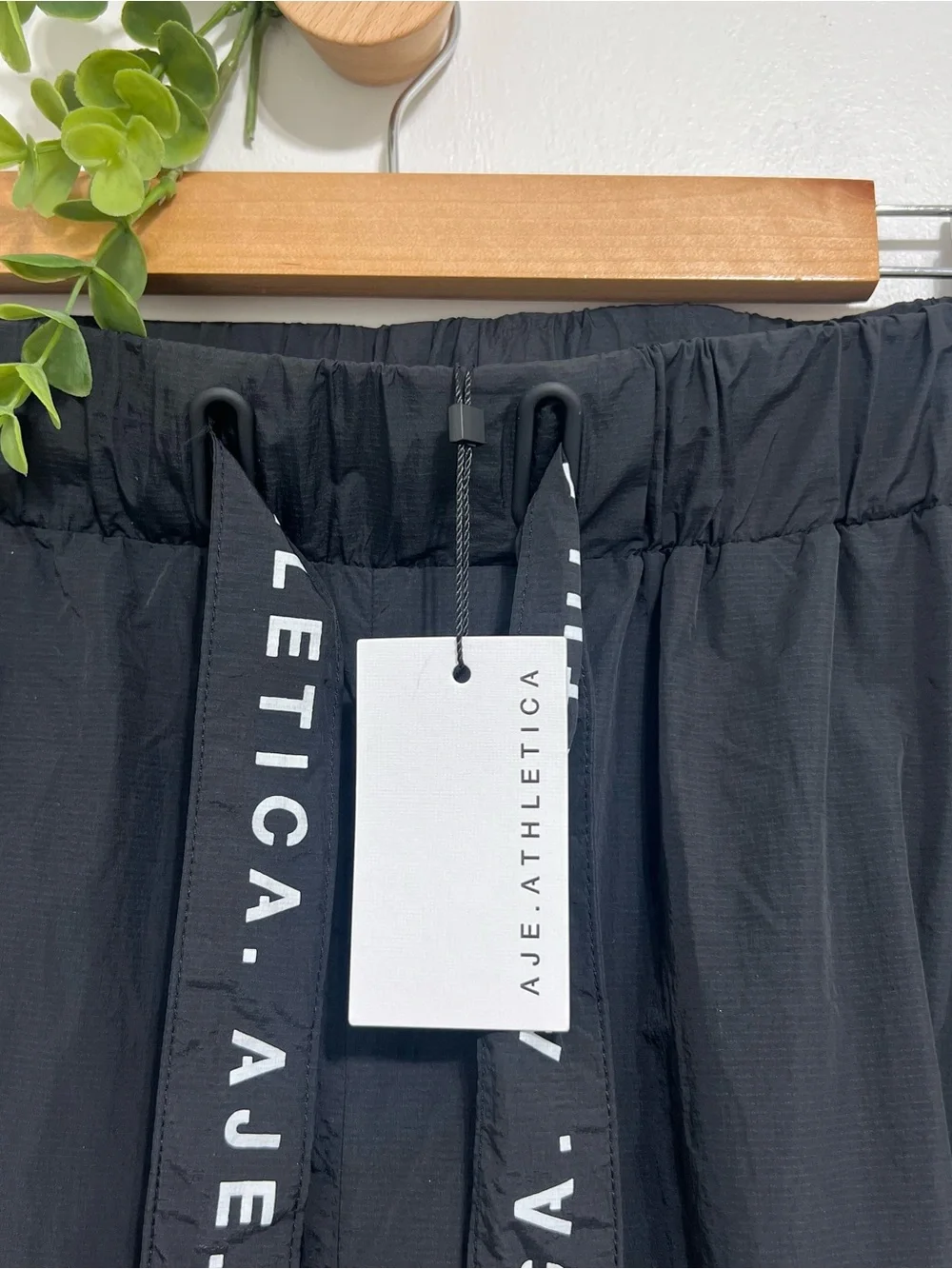 AJE NWT Black Belted Rip Stop Pant 502